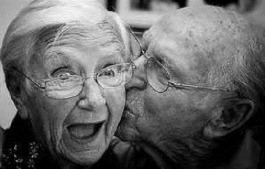 old+men+kiss+funny+image.jpg
