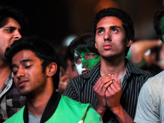 pakistan-fans-afp-disappointed-640x480.jpg