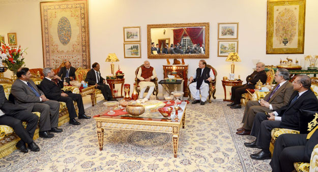 Nawaz-Modi-meeting-at-Jati-umra-Lahore-PID.jpg