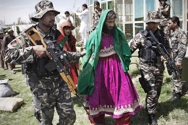 Afghan+security+forces+escort+Taliban+militants+clad+in+Afghan+women+dresses+