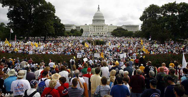 Approximately-one-million-assemble-protesting-our-government-in-Washington-DC-on-September-12-2009-tea-party.jpg