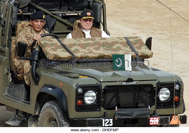 epa03935810-pakistans-army-chief-general-ashfaq-pervez-kayani-l-escorts-dhdfmp.jpg