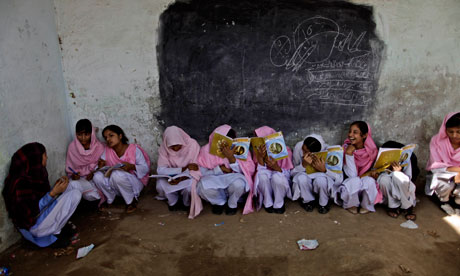 Pakistani-schoolgirls-att-009.jpg