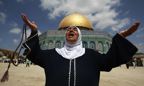 A-Palestinian-woman-prays-007.jpg