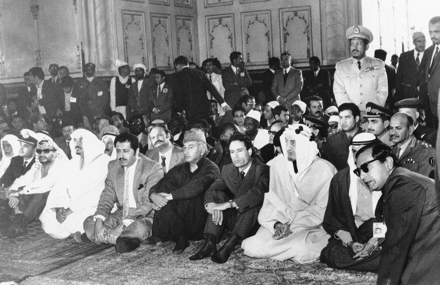 qaddafi-and-leaders-of-palestine-saudi-arabia-and-kuwait-were-hosted-by-pakistani-prime-minister-zulfikar-ali-bhutto-left-of-gaddafi-here-they-attend-prayers-at-a-mosque-in-lahore-pakistan-feb-23-1974.jpg