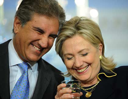 Pakistani-Foreign-Minister-Shah-Mehmood-Qureshi-getting-Mast-with-American-Foreign-Minister-Hillary-Clinton.jpg