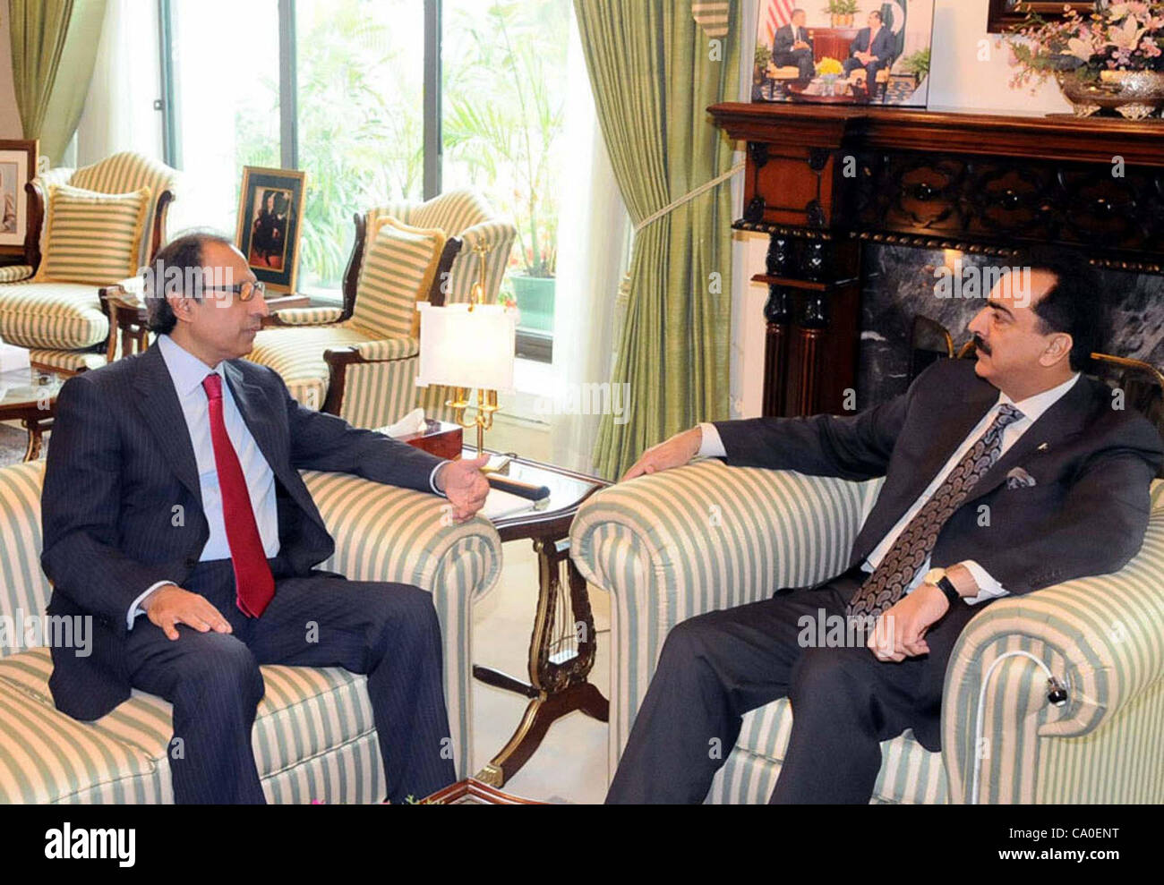 prime-minister-syed-yousuf-raza-gilani-talks-with-federal-minister-CA0ENT.jpg