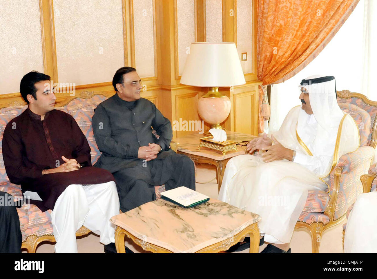 pakistan-president-asif-ali-zardari-exchanges-views-with-amir-of-qatar-CMJATP.jpg