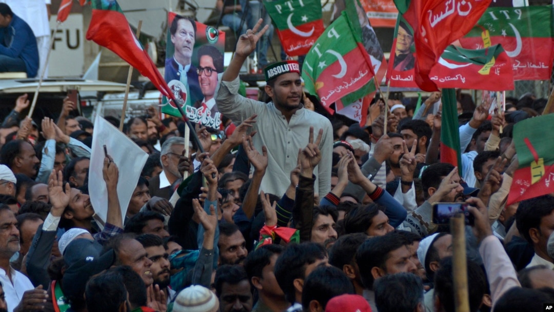 FILE - Supporters of Pakistan's main opposition party Pakistan Terhreek-e-Insaf take part in a protest march in Wazirabad, Nov. 10, 2022. Former prime minister Imran Khan urged his followers to resume their protest march on Islamabad to demand early elections.