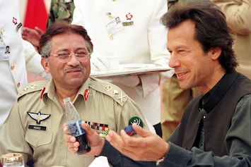 Pervez-Musharraf-and-Imran-Khan.jpg
