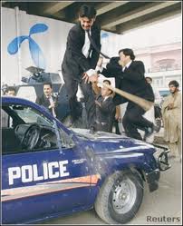 lawless-lawyers-of-lahore.jpg