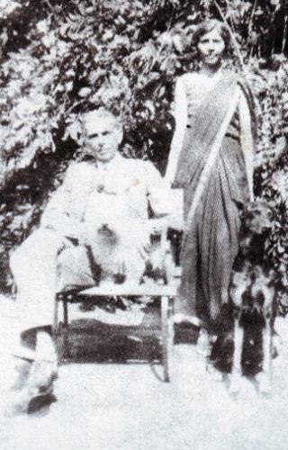 Mr+Jinnah+with+his+sister+and+pets.jpg