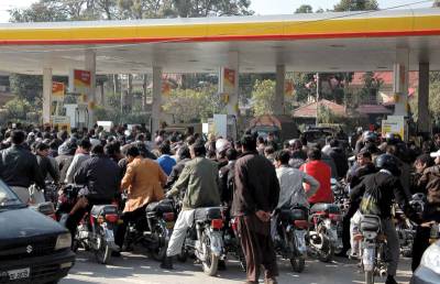fuel-shortage-fuels-people-s-anger-in-pindi-1421526373-8610.jpg