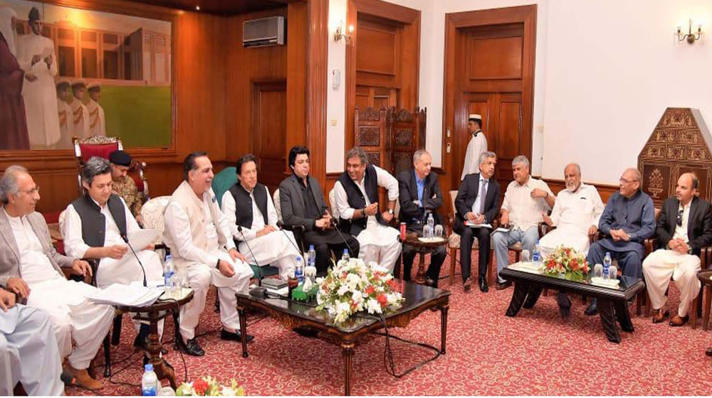 PM-Khan-meets-business-comm.jpg