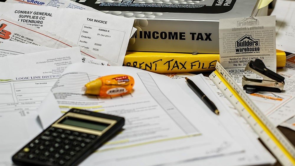 Income-Tax-File-Filing-taxes-calculator-doing-taxes.jpg