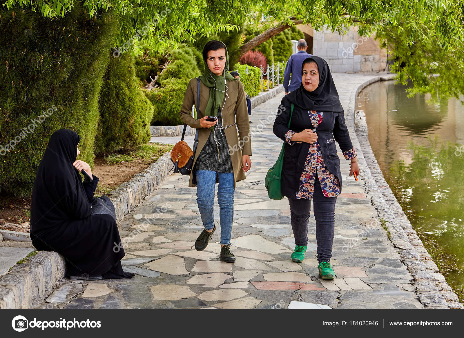 depositphotos_181020946-stock-photo-young-muslim-women-in-hijabs.jpg