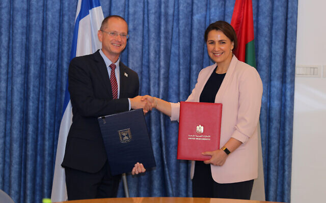 Agriculture Minister Oded Forer and UAE Minister of Food and Water Security Miriam Al-Mahiri sign a deal in Tel Aviv on July 13, 2021. (Moshe Hermon/GPO)