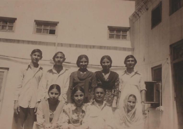 Uncle-Zahid-siblings-and-parents-in-Lahore-courtesy-Anam-Hussain.jpg